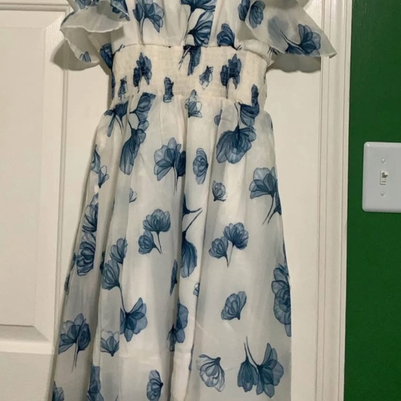 “One size” S/M long white and blue floral dress - Picture 3 of 4